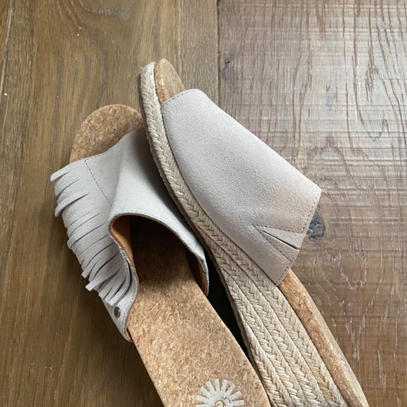 Ugg Espadrille Wedge Slide - Picture 2 of 2